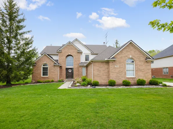3634 Inverness Dr, Rochester, MI 48306