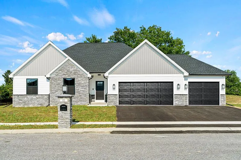 Fenwick Plan, Autumn Ridge photo 1
