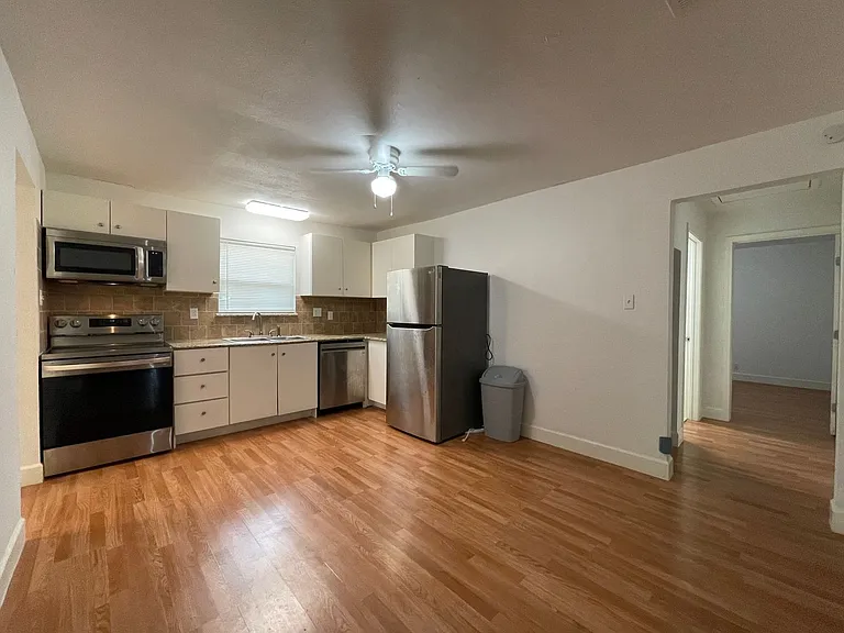 809 Glen Garden Dr — Photo 1