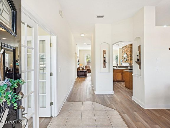 5th image of 691 MARTIN LAKES Drive E