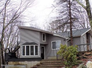 108 Luton Ct, Bushkill, PA 18324