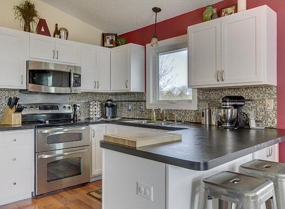 5th image of 8867 Douglas Ct N