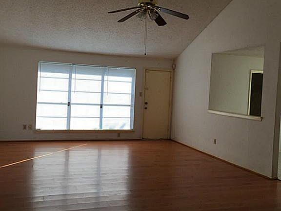 4th image of 11323 Mulholland