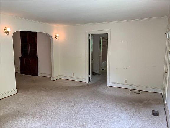 3rd image of 310 Seminole Dr NE
