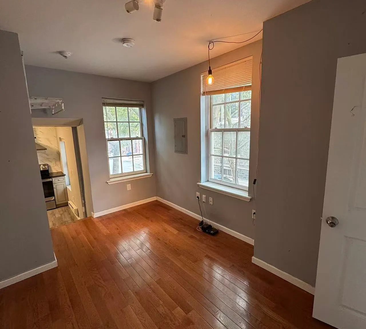 Studio, 400 sqft, $1,200 — Photo 2
