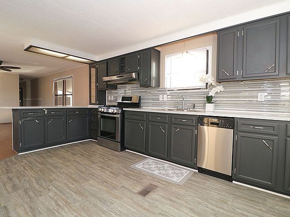 3rd image of 31 Meadowlark Ln