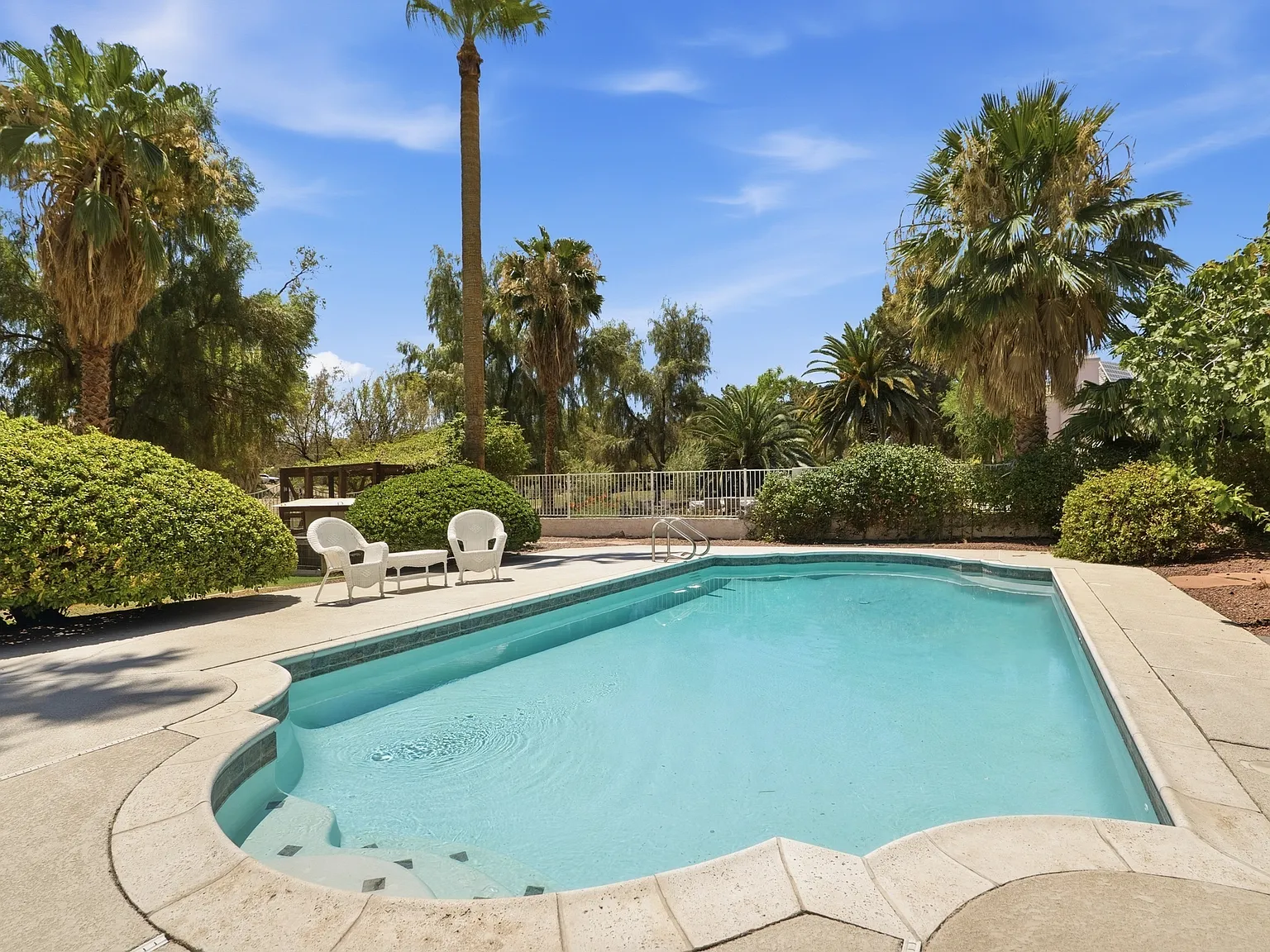 3007 La Mesa Dr — Photo 2