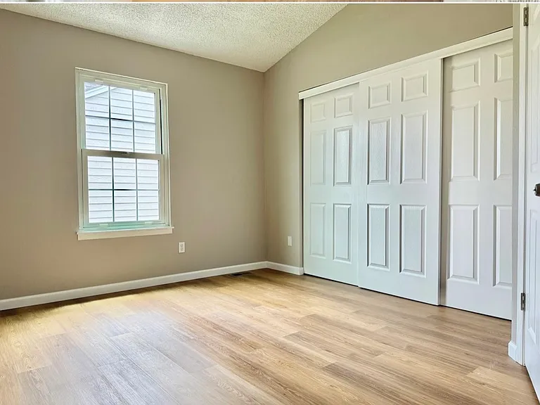 10794 Foxwood Ct — Photo 9