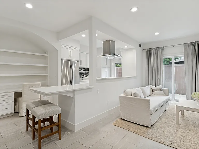 4242 Travis St — Photo 3
