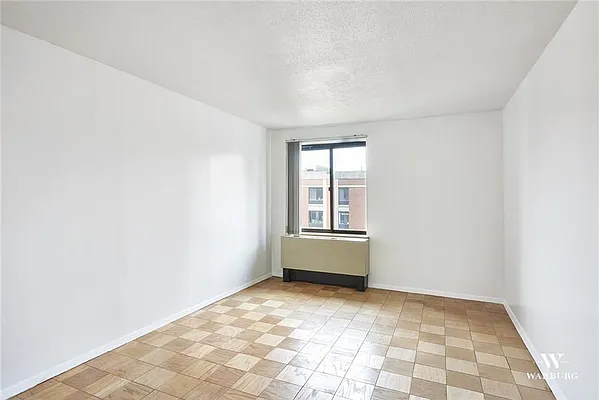 Sold by Warburg | media 4