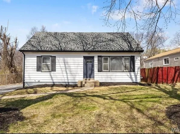 1209 Cove Ln, Saint Louis, MO 63138