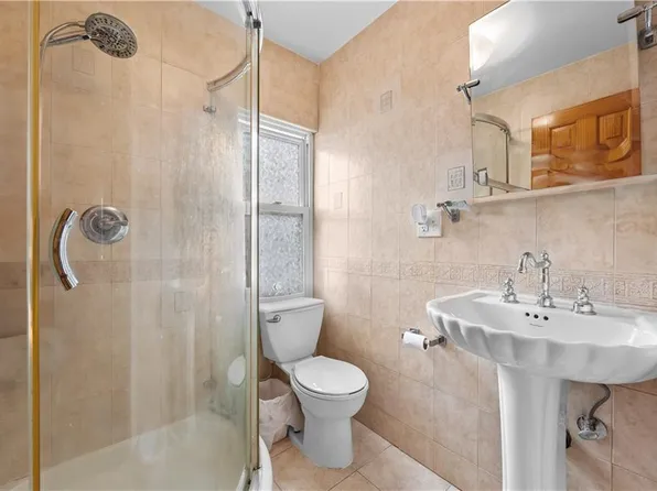 8 Lester Court image 16 of 25