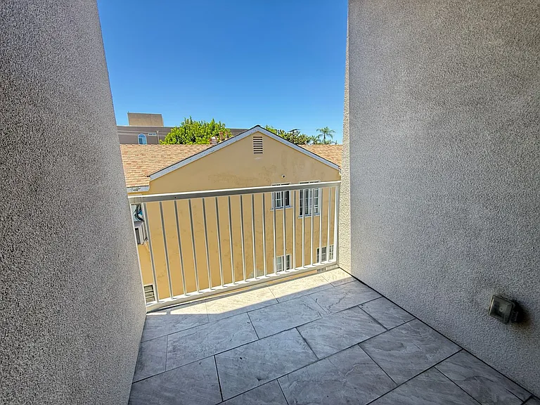 14550 Burbank Blvd #102 — Photo 14