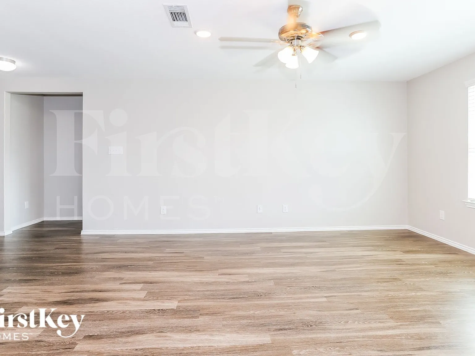 6 bed, 3.0 bath, 2733 sqft, $2,660 — Photo 3
