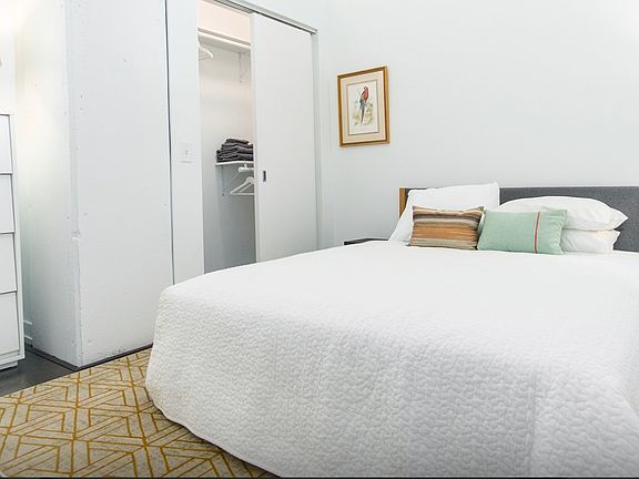 2nd image of 5046 N Broadway St #505