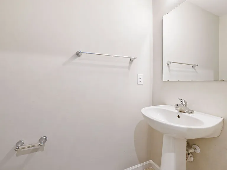 5626 Noble Ave — Photo 20