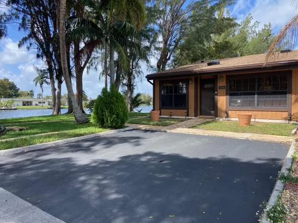 10361 Juniper Ct, Pembroke Pines, FL 33026