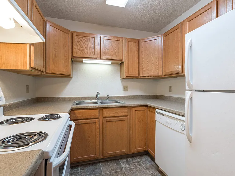 Belmont Apartments — Photo 2