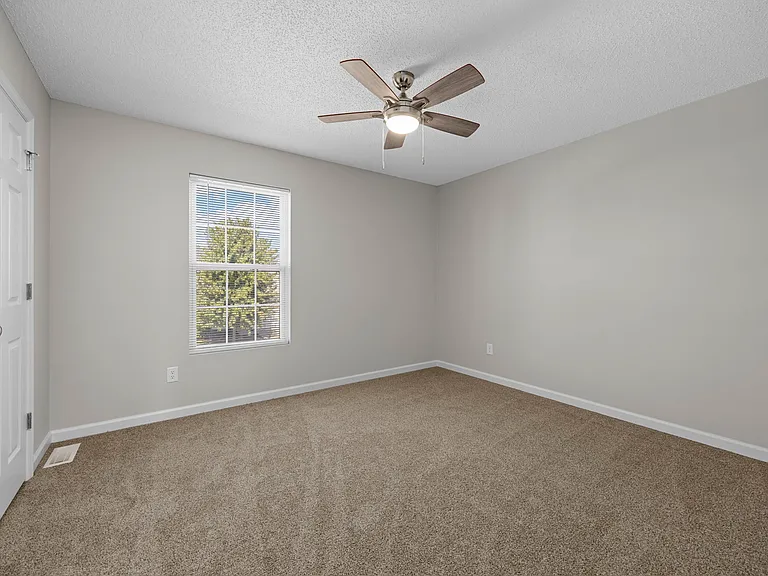 1012 Chesterfield Dr — Photo 26
