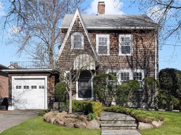 8 Druid Rd, Warwick, RI 02888