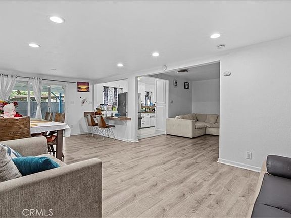 4th image of 742 S Magnolia Ave