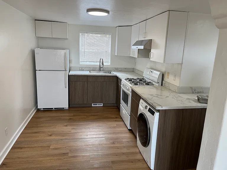 623 Hawthorne St — Photo 3