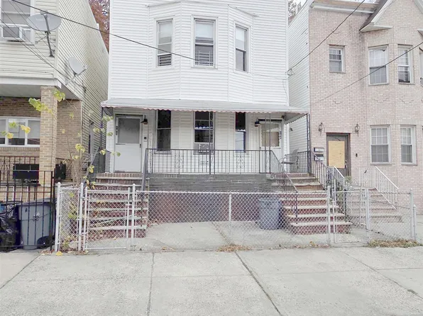 164 Bayview Avenue image 2 of 26