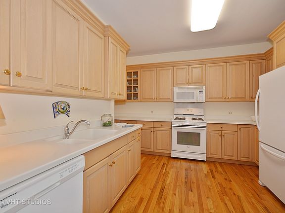 3rd image of 467 N Duane St