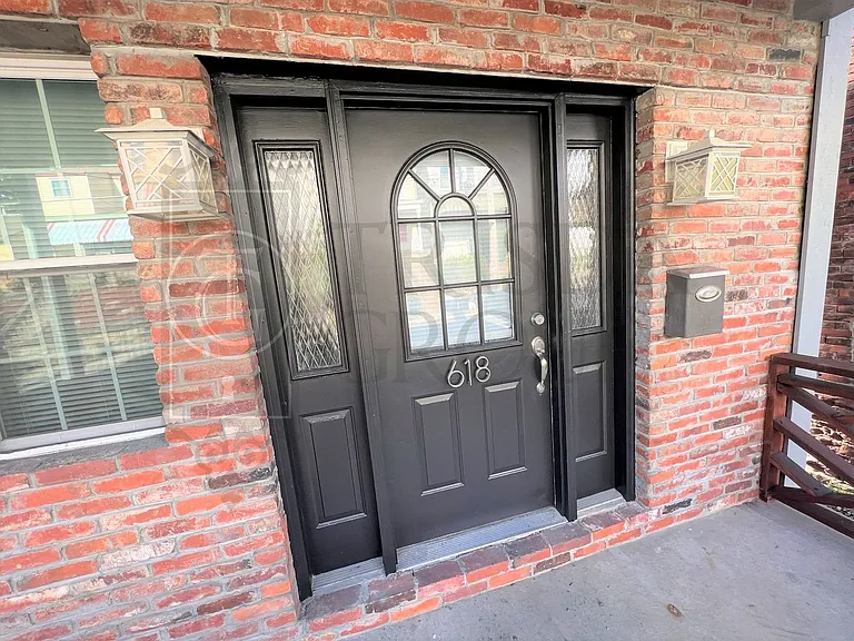 618 Southern Ave — Photo 2