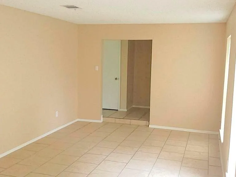 12210 Roandale Dr — Photo 3