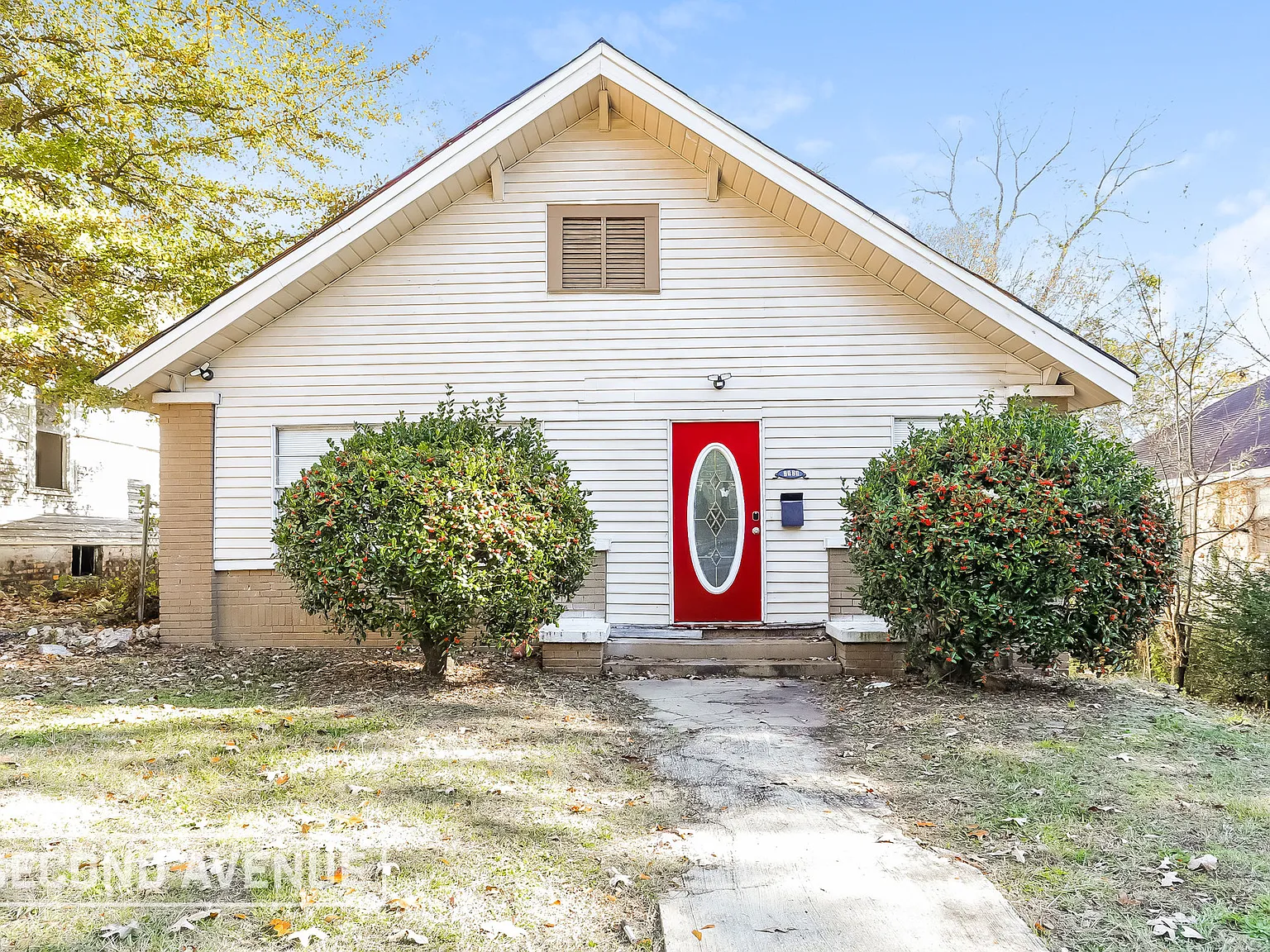 3 bed, 1.0 bath, 1660 sqft, $895 — Photo 1