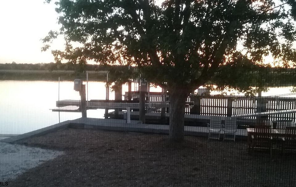 1st image of 1 River Dr