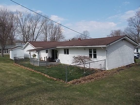 3rd image of 208 Crestmont Dr