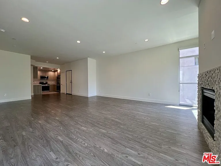 1232 Kings Rd #302 — Photo 14