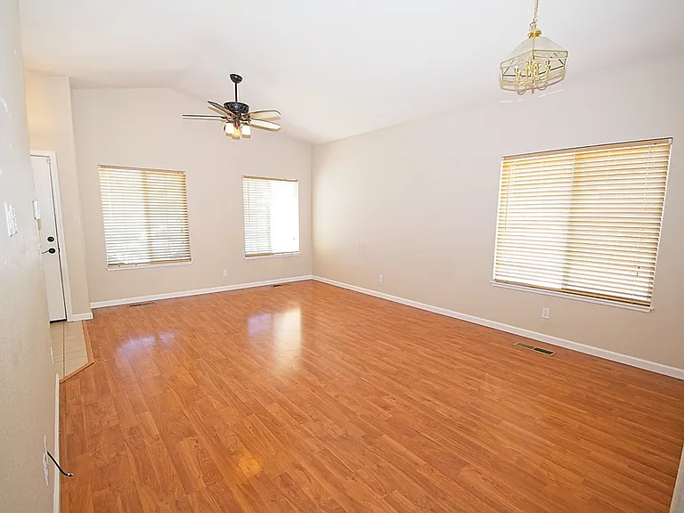 20945 White Rock Dr — Photo 6