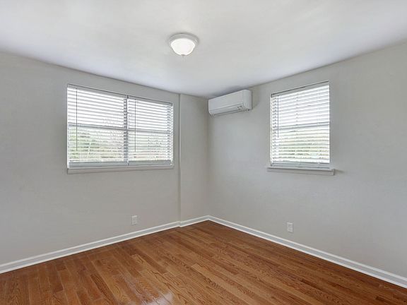 5th image of 737 E Gwinnett St APT D
