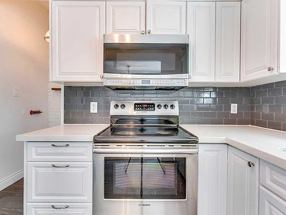 5th image of 59 McCraney St W