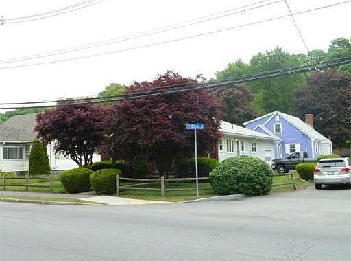 3rd image of 329 Essex St
