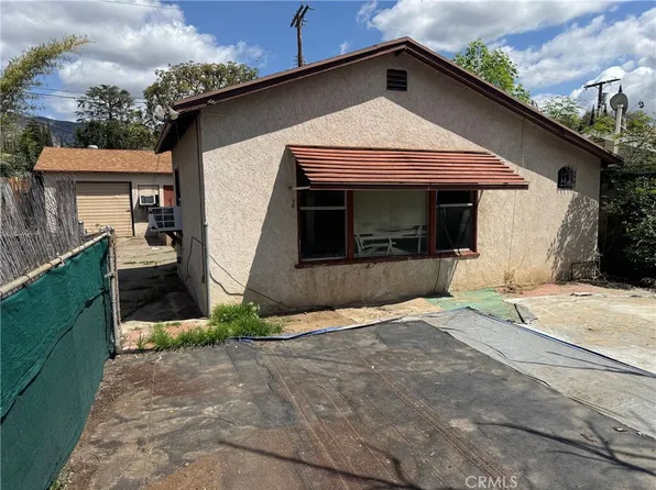 8981 Foothill Blvd, Sunland, CA 91040