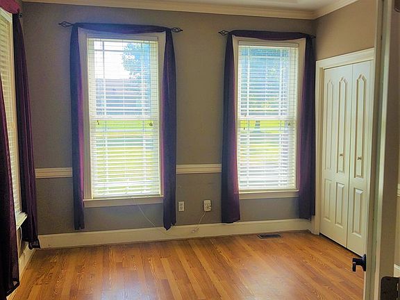 3rd image of 155 Winterberry Ln