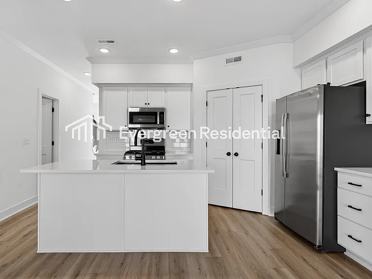 7044 NW 82nd St — Photo 4