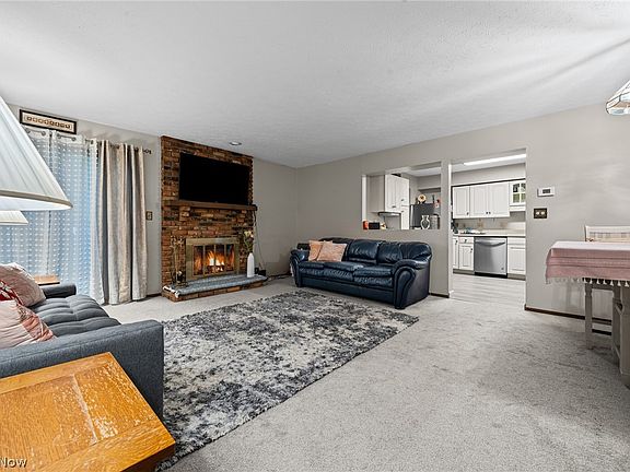 5th image of 32659 Jefferson Dr