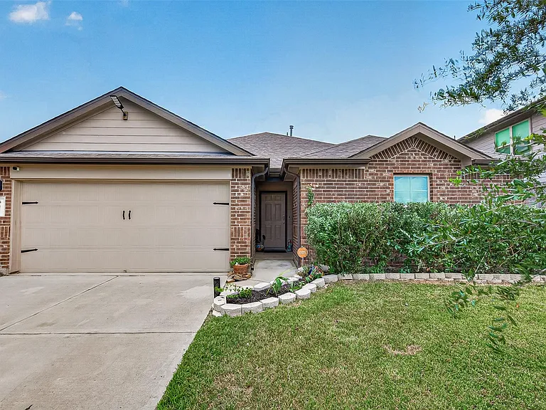 811 Petunia Falls Ln — Photo 1