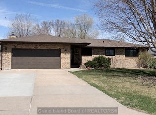 4236 Spur Ln, Grand Island, NE 68803