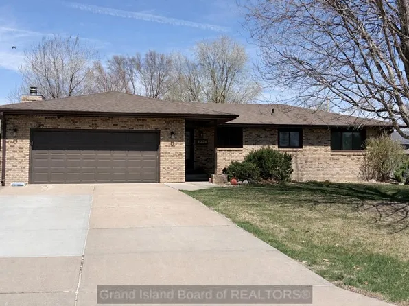 4236 Spur Ln, Grand Island, NE 68803