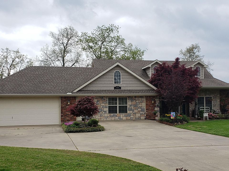 1st image of 915 River Chase Dr