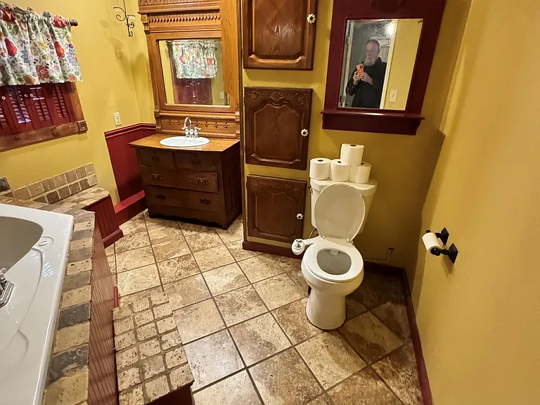 1090 Caney Creek Ln — Photo 12