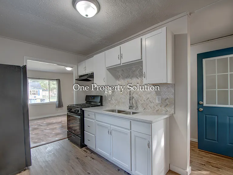 614 N Calumet Ave — Photo 9