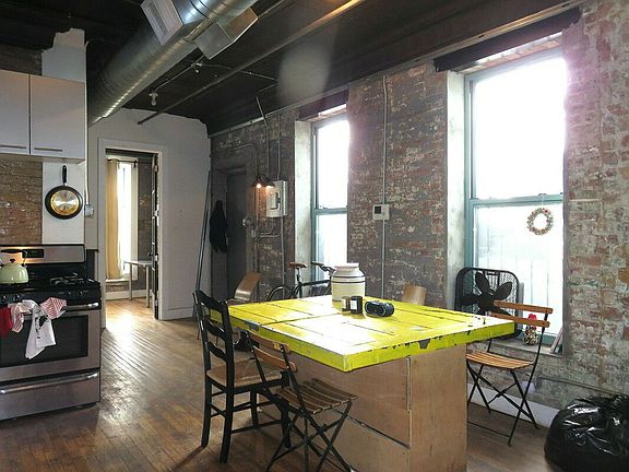 3rd image of 1093 Putman Ave #F