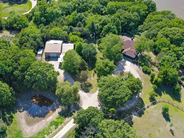 27423 Wells Creek Rd, Wamego, KS 66547